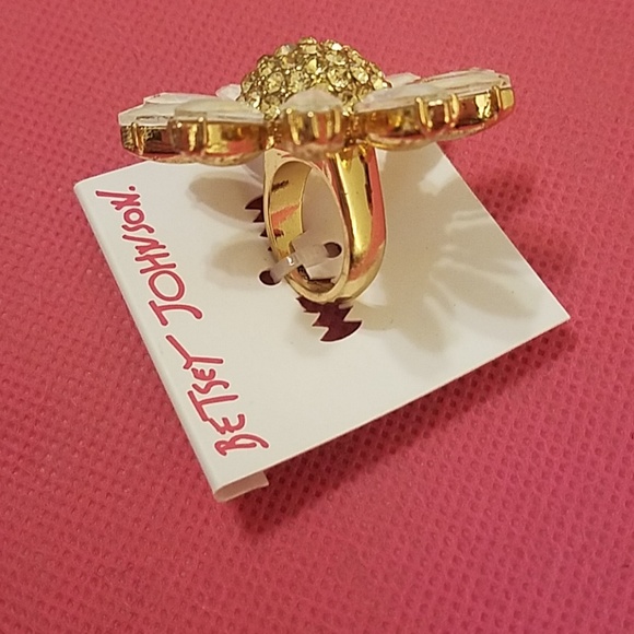 Betsey Johnson size 6.5 daisy ring NWT - Picture 5 of 5